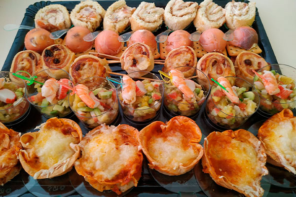 Canapés caseros variados en catering para eventos en Baza y Caniles con La Cocina de Inma